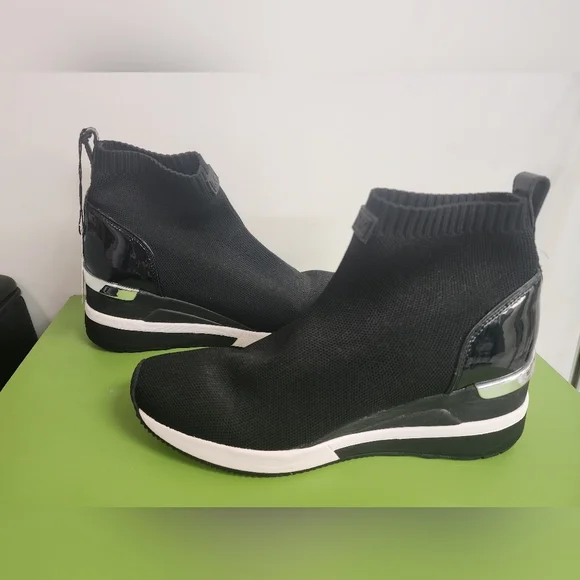 Michael Kors stretch knit skyler booties PERFECT SHAPE - Picture 2 of 6